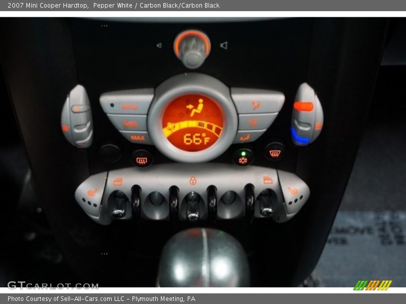 Pepper White / Carbon Black/Carbon Black 2007 Mini Cooper Hardtop