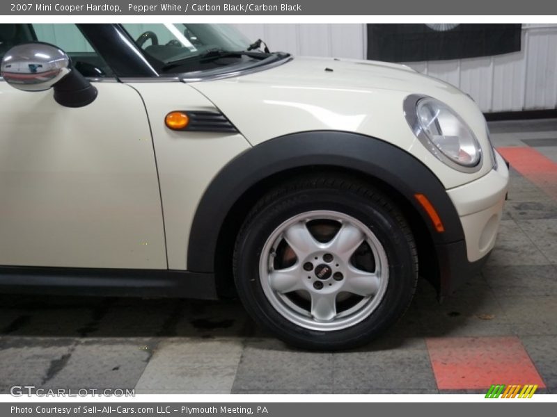 Pepper White / Carbon Black/Carbon Black 2007 Mini Cooper Hardtop