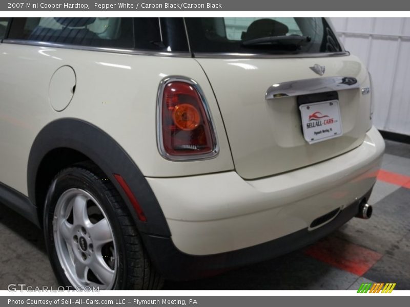 Pepper White / Carbon Black/Carbon Black 2007 Mini Cooper Hardtop