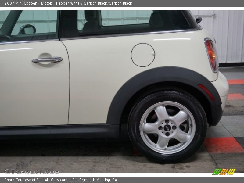 Pepper White / Carbon Black/Carbon Black 2007 Mini Cooper Hardtop