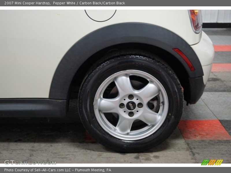 Pepper White / Carbon Black/Carbon Black 2007 Mini Cooper Hardtop