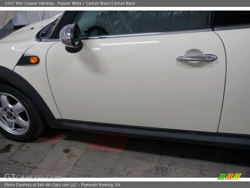 Pepper White / Carbon Black/Carbon Black 2007 Mini Cooper Hardtop