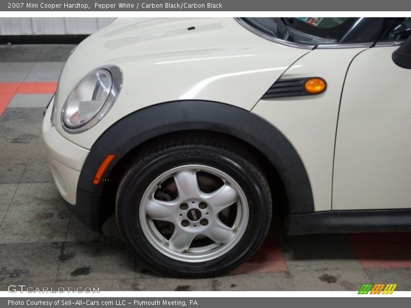 Pepper White / Carbon Black/Carbon Black 2007 Mini Cooper Hardtop