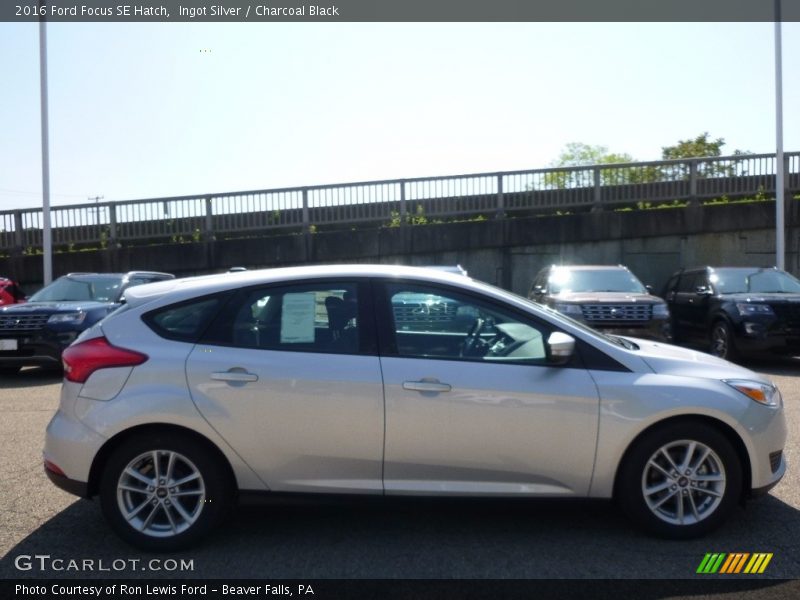 Ingot Silver / Charcoal Black 2016 Ford Focus SE Hatch