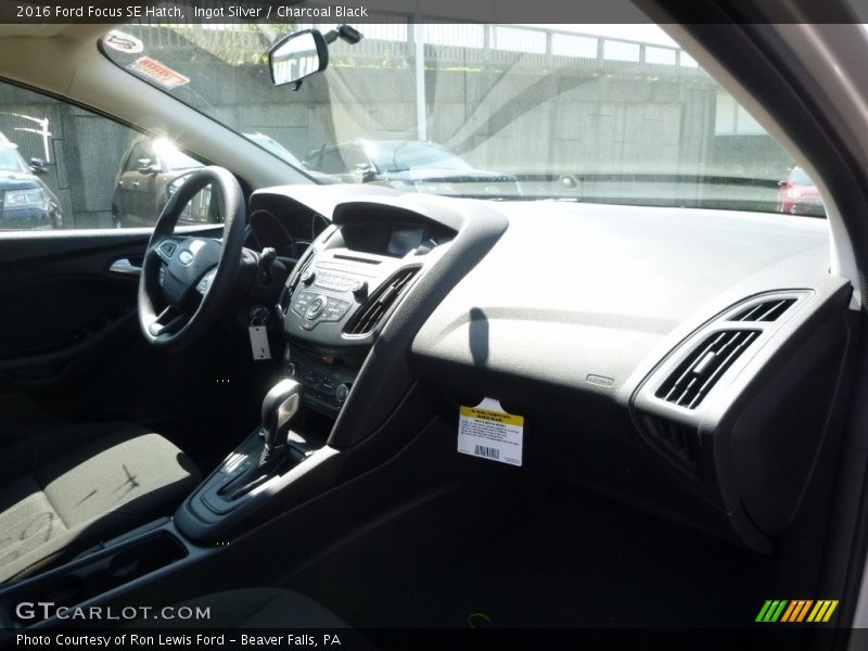 Ingot Silver / Charcoal Black 2016 Ford Focus SE Hatch