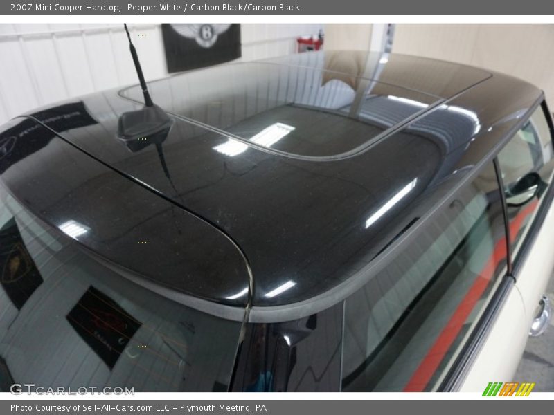 Pepper White / Carbon Black/Carbon Black 2007 Mini Cooper Hardtop