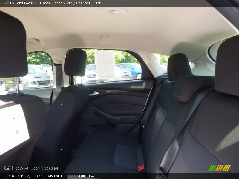 Ingot Silver / Charcoal Black 2016 Ford Focus SE Hatch