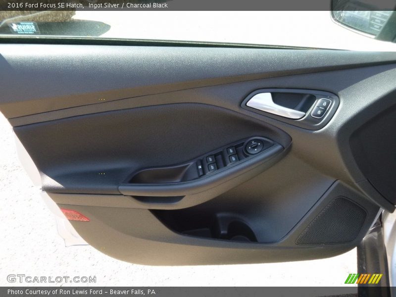 Ingot Silver / Charcoal Black 2016 Ford Focus SE Hatch