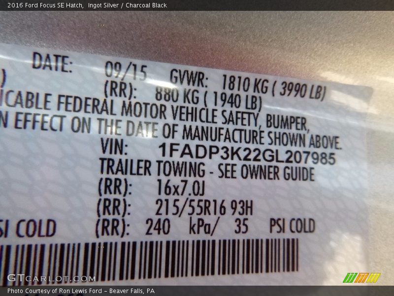 Ingot Silver / Charcoal Black 2016 Ford Focus SE Hatch