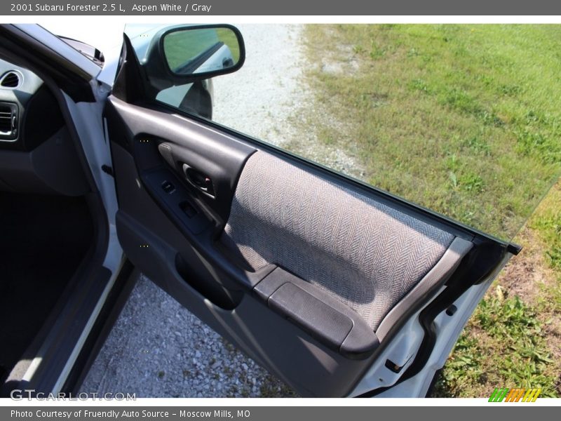 Aspen White / Gray 2001 Subaru Forester 2.5 L