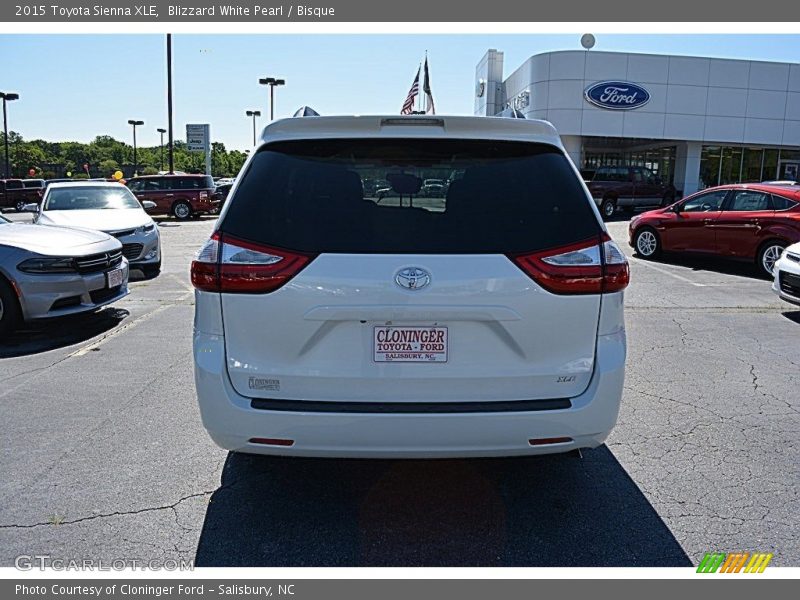 Blizzard White Pearl / Bisque 2015 Toyota Sienna XLE