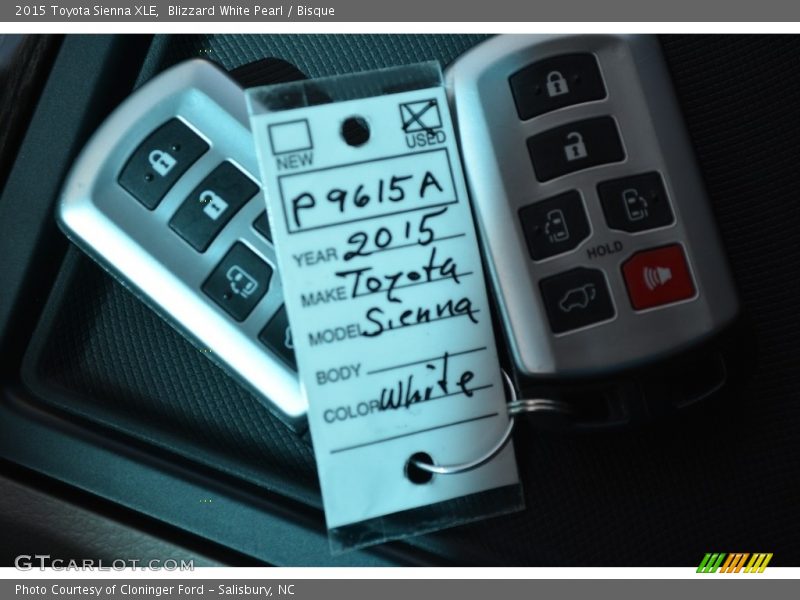 Blizzard White Pearl / Bisque 2015 Toyota Sienna XLE