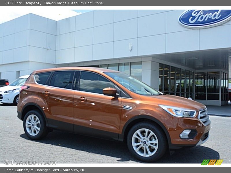 Canyon Ridge / Medium Light Stone 2017 Ford Escape SE