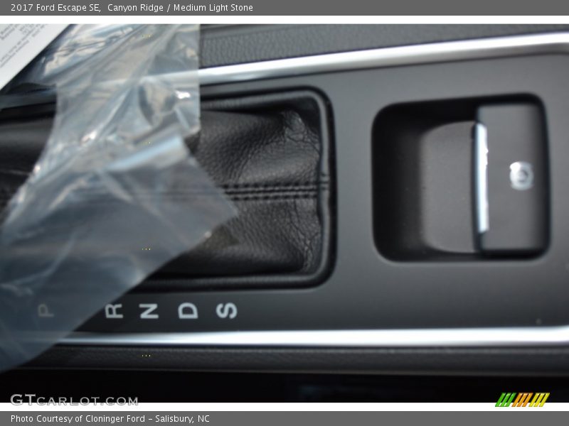 Canyon Ridge / Medium Light Stone 2017 Ford Escape SE