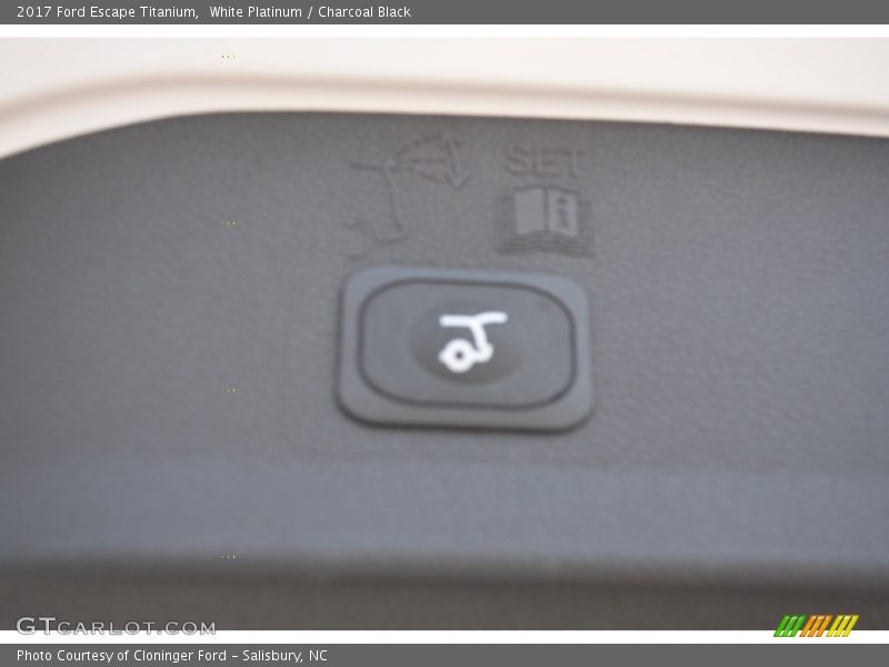 White Platinum / Charcoal Black 2017 Ford Escape Titanium