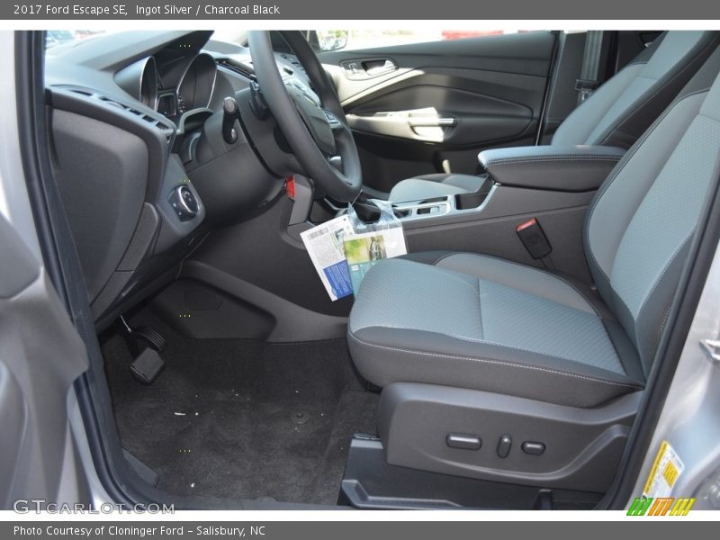 Ingot Silver / Charcoal Black 2017 Ford Escape SE