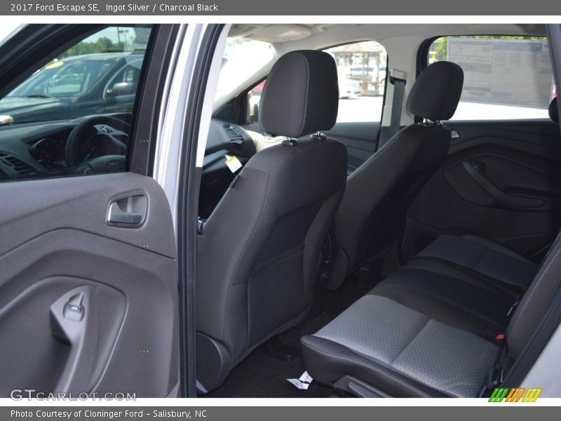 Ingot Silver / Charcoal Black 2017 Ford Escape SE