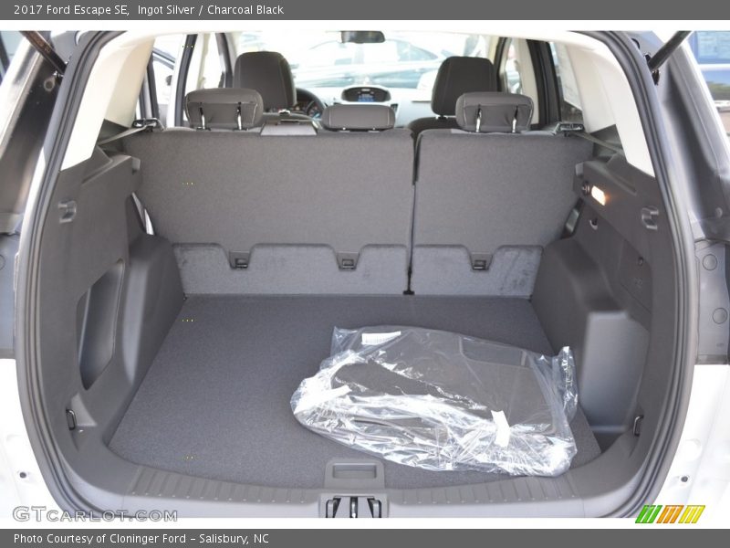 Ingot Silver / Charcoal Black 2017 Ford Escape SE