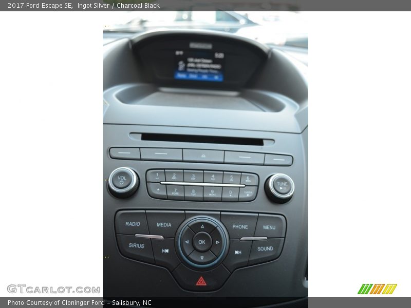 Ingot Silver / Charcoal Black 2017 Ford Escape SE