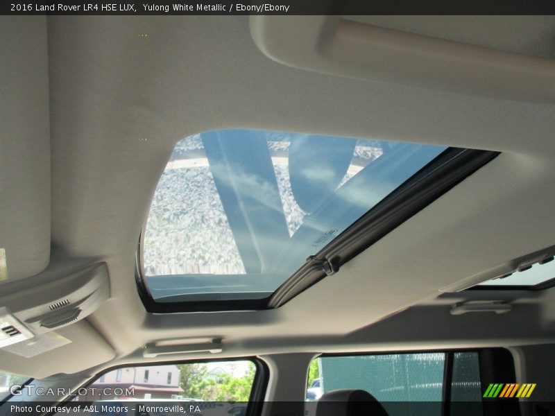 Yulong White Metallic / Ebony/Ebony 2016 Land Rover LR4 HSE LUX