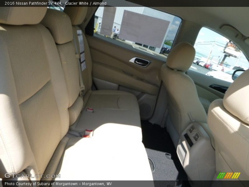 Glacier White / Almond 2016 Nissan Pathfinder SV 4x4