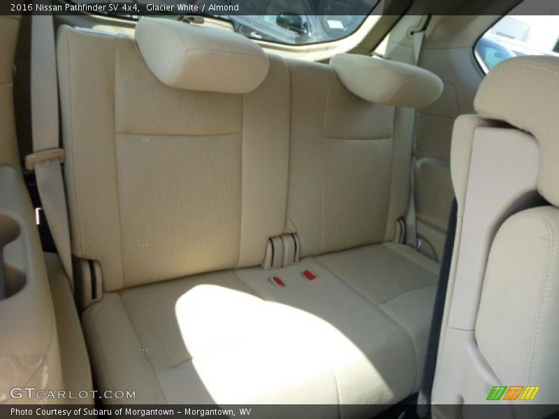 Glacier White / Almond 2016 Nissan Pathfinder SV 4x4
