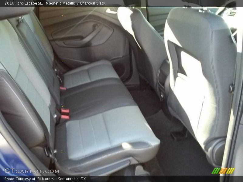Magnetic Metallic / Charcoal Black 2016 Ford Escape SE