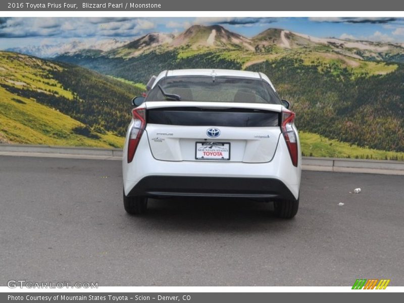 Blizzard Pearl / Moonstone 2016 Toyota Prius Four