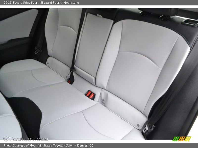 Blizzard Pearl / Moonstone 2016 Toyota Prius Four