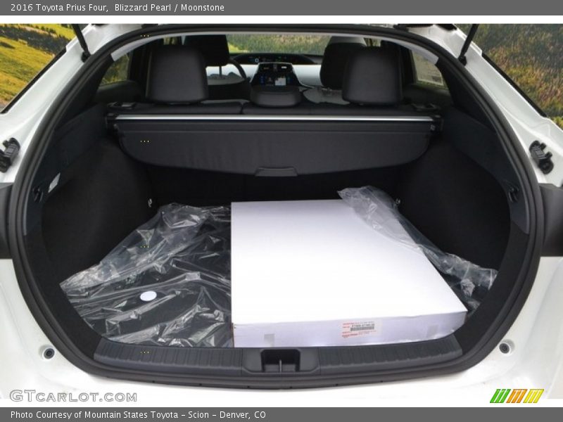 Blizzard Pearl / Moonstone 2016 Toyota Prius Four