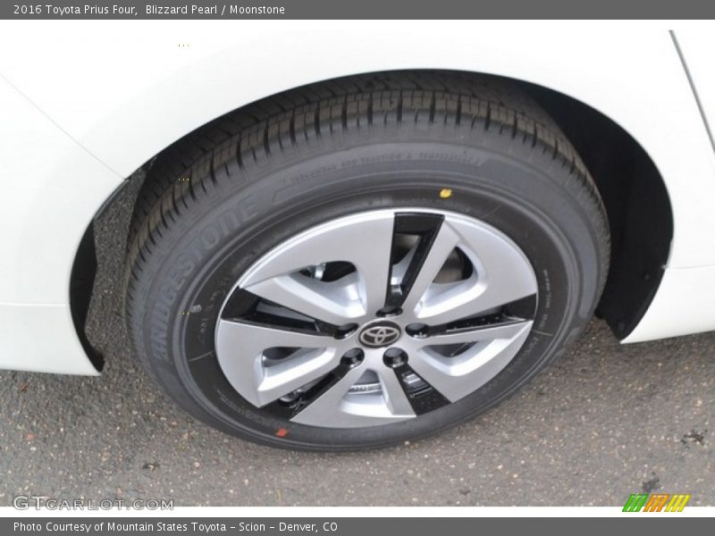 Blizzard Pearl / Moonstone 2016 Toyota Prius Four