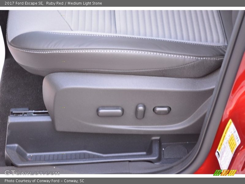 Ruby Red / Medium Light Stone 2017 Ford Escape SE