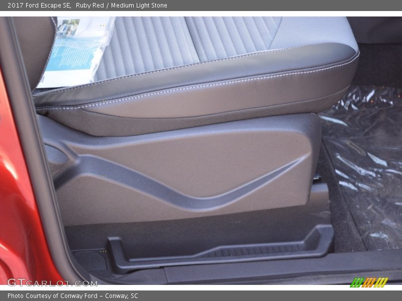Ruby Red / Medium Light Stone 2017 Ford Escape SE
