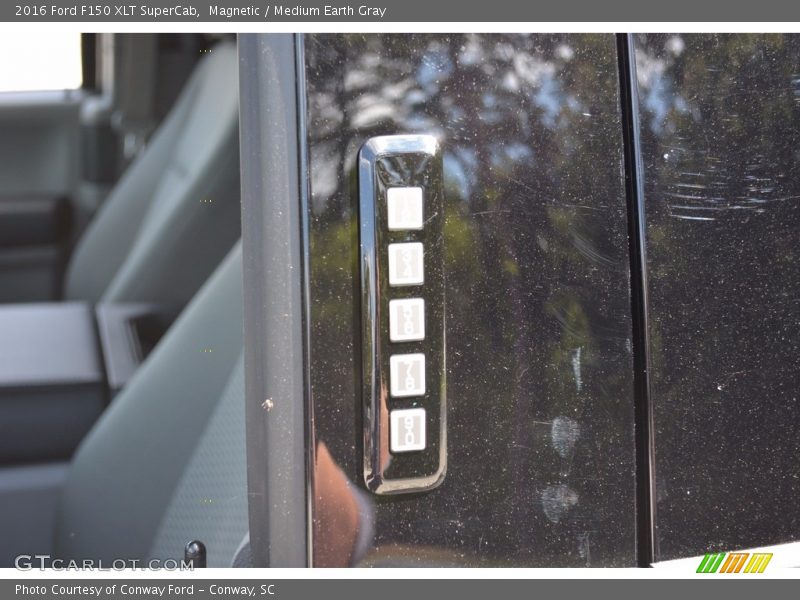 Magnetic / Medium Earth Gray 2016 Ford F150 XLT SuperCab
