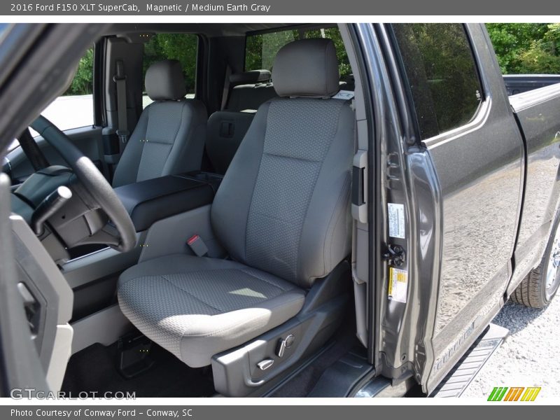 Magnetic / Medium Earth Gray 2016 Ford F150 XLT SuperCab