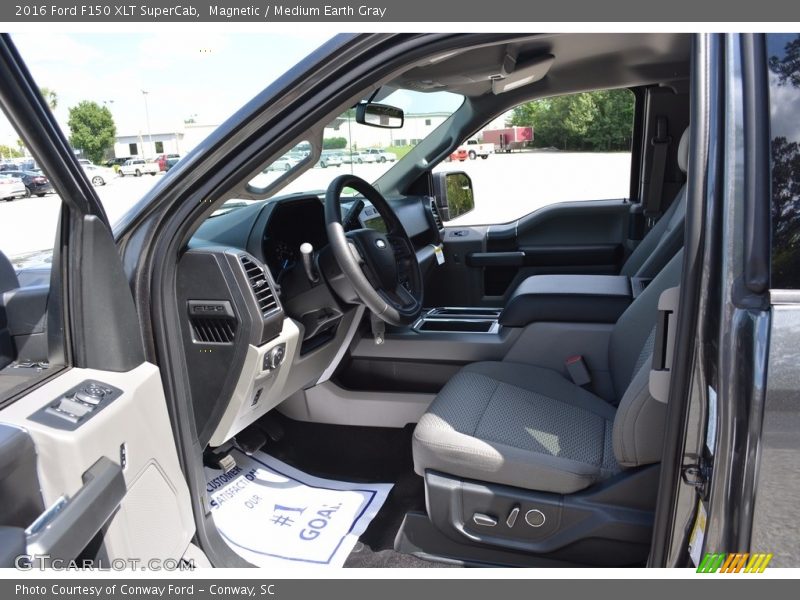 Magnetic / Medium Earth Gray 2016 Ford F150 XLT SuperCab