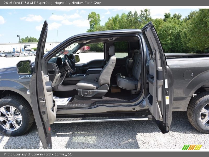 Magnetic / Medium Earth Gray 2016 Ford F150 XLT SuperCab