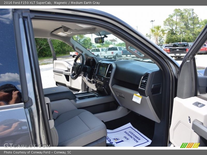 Magnetic / Medium Earth Gray 2016 Ford F150 XLT SuperCab