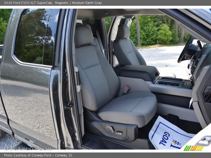 Magnetic / Medium Earth Gray 2016 Ford F150 XLT SuperCab