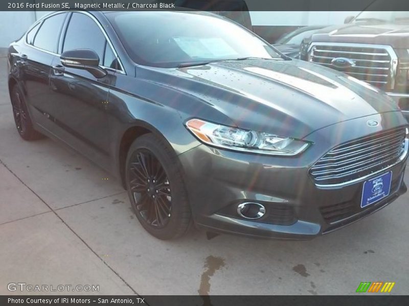 Magnetic Metallic / Charcoal Black 2016 Ford Fusion SE