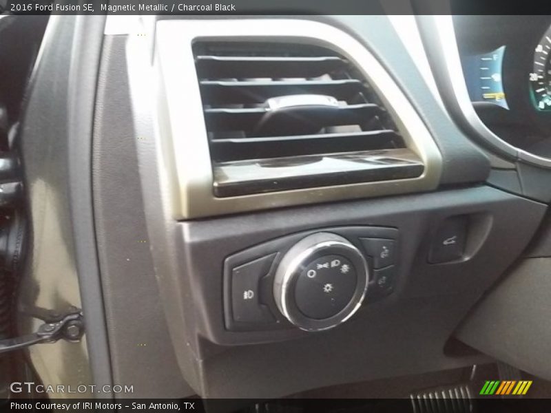 Magnetic Metallic / Charcoal Black 2016 Ford Fusion SE
