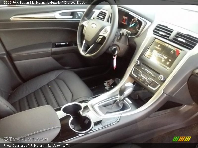 Magnetic Metallic / Charcoal Black 2016 Ford Fusion SE