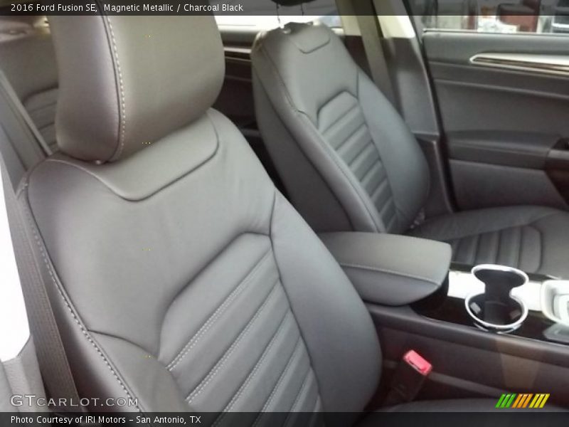 Magnetic Metallic / Charcoal Black 2016 Ford Fusion SE