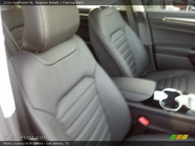 Magnetic Metallic / Charcoal Black 2016 Ford Fusion SE