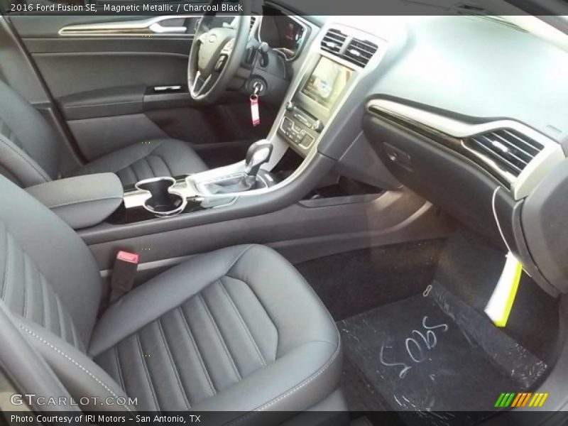 Magnetic Metallic / Charcoal Black 2016 Ford Fusion SE