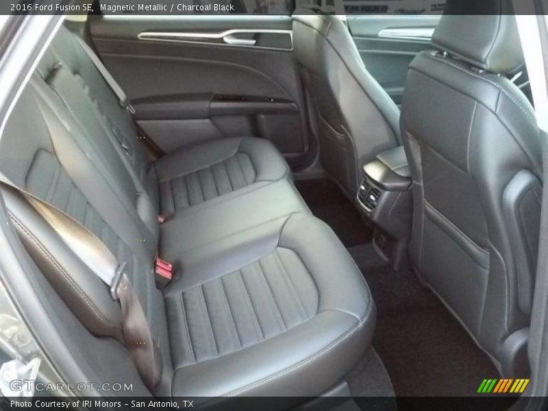 Magnetic Metallic / Charcoal Black 2016 Ford Fusion SE