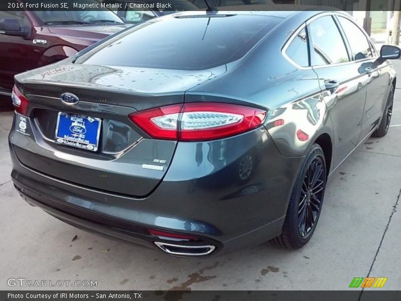 Magnetic Metallic / Charcoal Black 2016 Ford Fusion SE