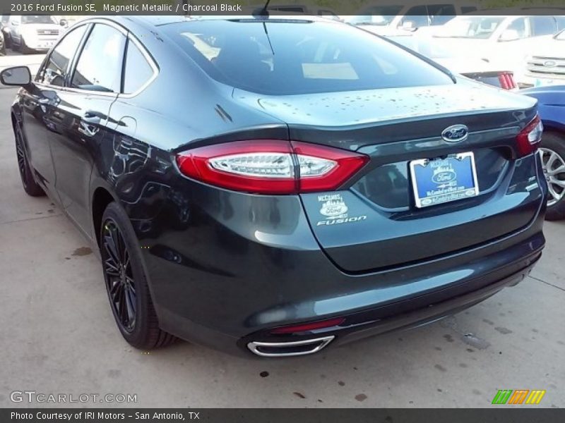 Magnetic Metallic / Charcoal Black 2016 Ford Fusion SE