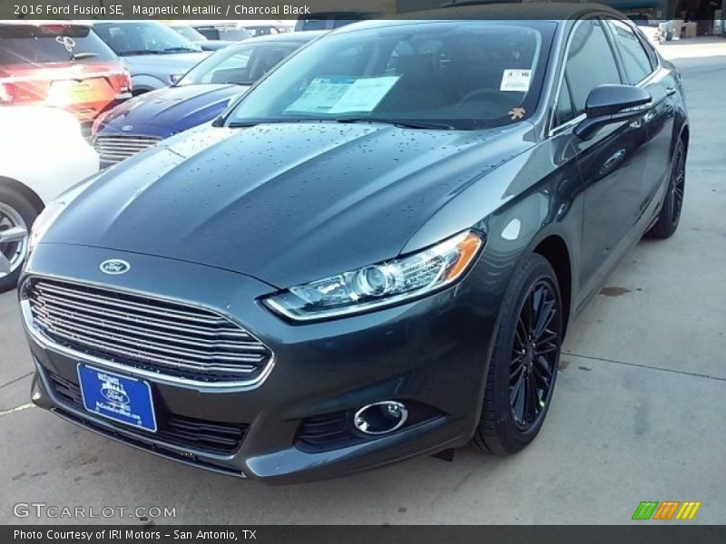 Magnetic Metallic / Charcoal Black 2016 Ford Fusion SE
