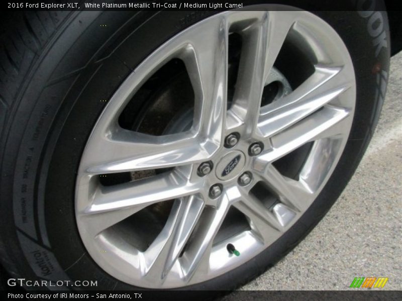 White Platinum Metallic Tri-Coat / Medium Light Camel 2016 Ford Explorer XLT